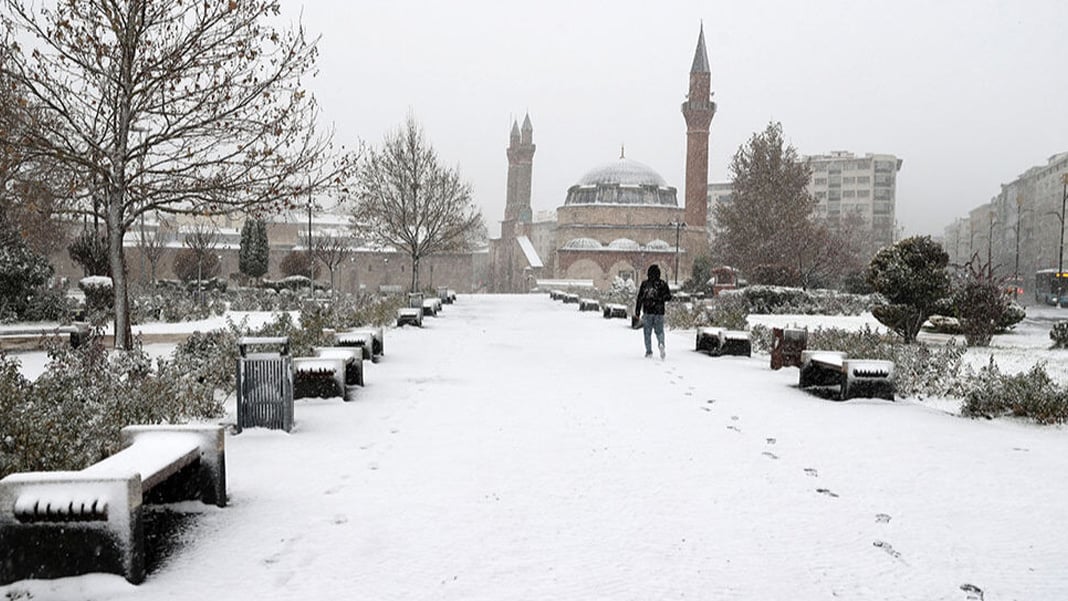 Kar ve tipi hayatı durdurdu! Kara yolları trafiğe kapandı