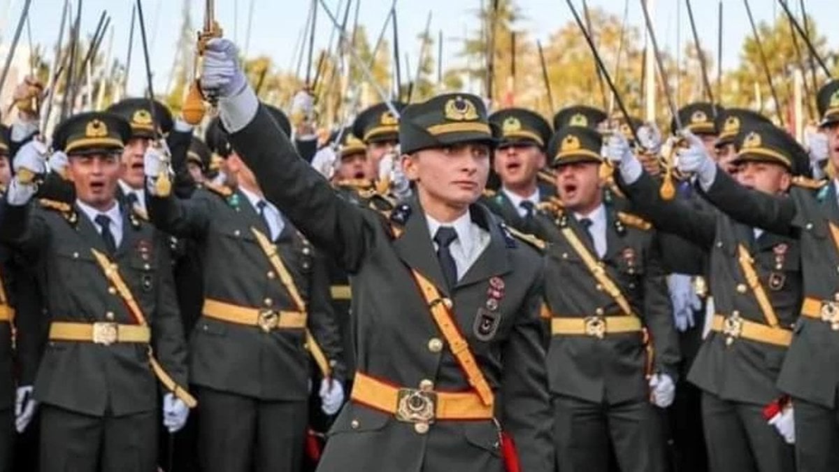 Topçu okulu tabur komutanı görevden alındı: ‘Ben teğmenlerden önce de Mustafa Kemal’in askeriydim’