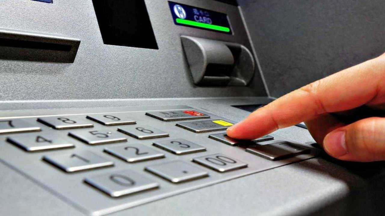 ATM’den Para Çekerken Artık O Tuşa Basılacak: Bankalar Uyarı Mesajı Attı