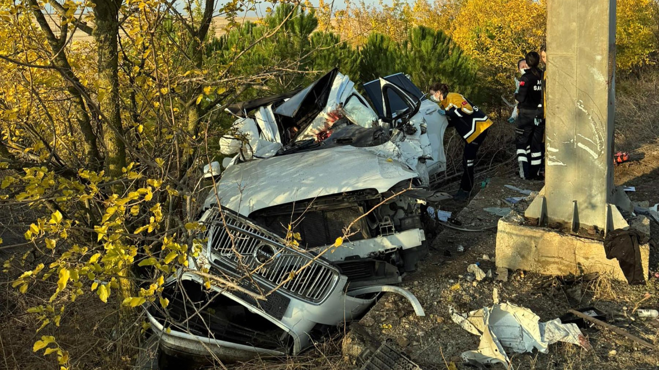 Edirne’de Feci Kaza: Cip Direğe Çarptı, Ölü ve Yaralılar Var