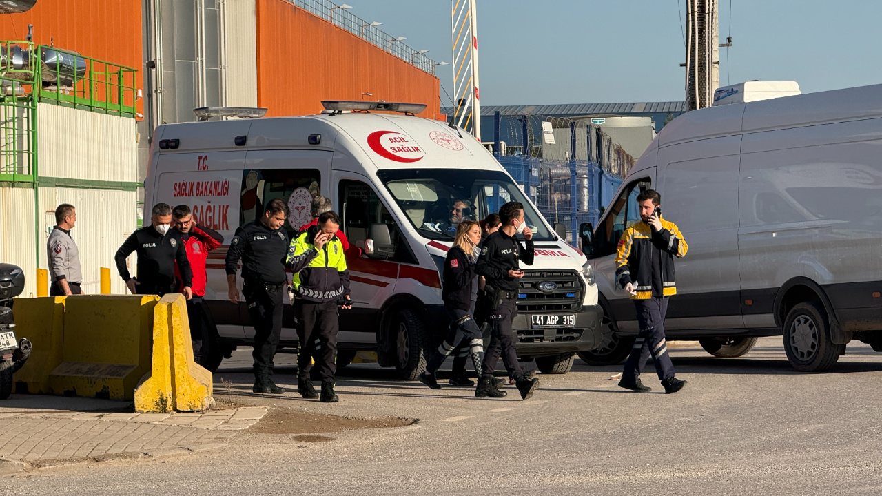 Fabrikada Kimyasal Madde Alarmı: 2 İşçi Hastaneye Kaldırıldı