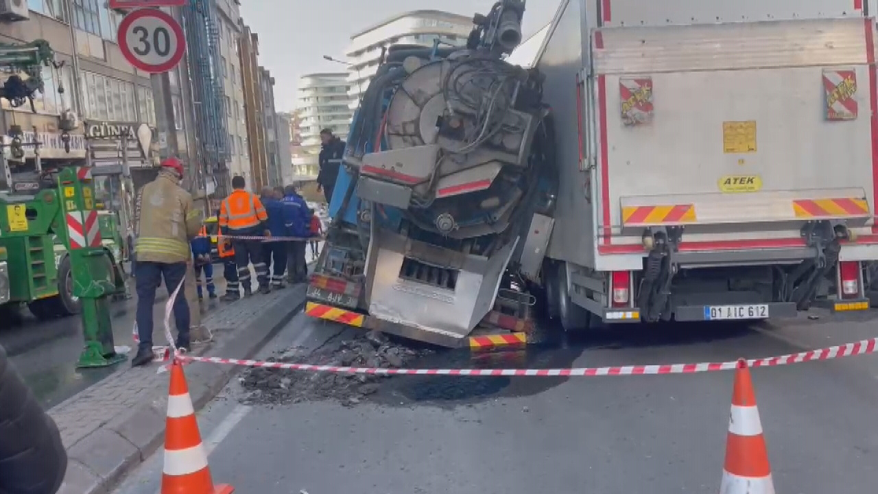 Güngören’de Yol Çöktü!