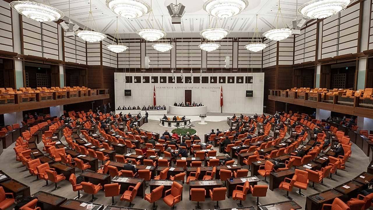 İYİ Parti’den İstifa Eden Ümit Özlale’nin CHP’ye Katılacağı İddia Edildi