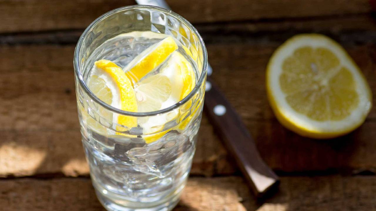 Maden Suyu ve Limonu Birlikte İçenler Dikkat: O Hastalığı Tetikliyor