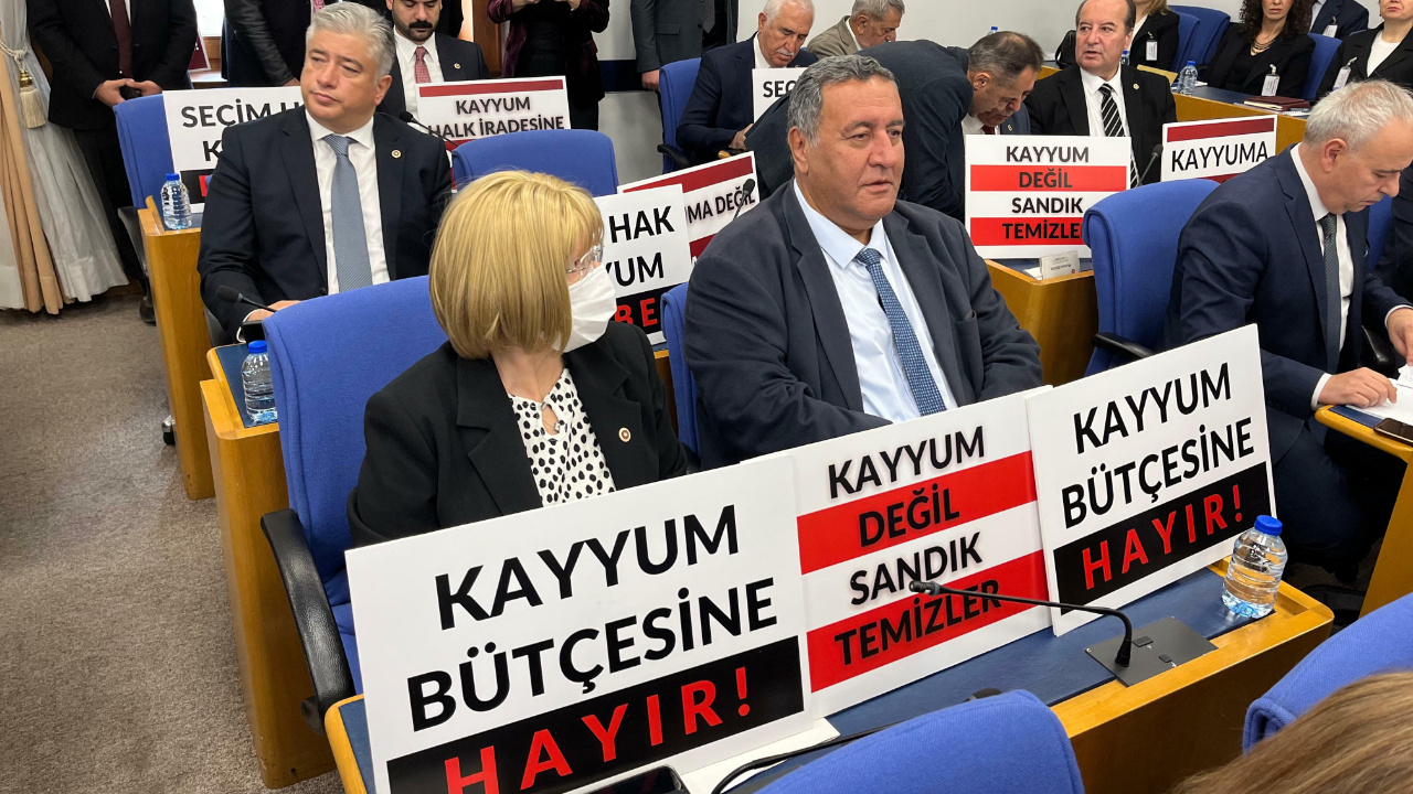 Meclis’te CHP ve DEM Parti Milletvekillerinden Kayyım Protestosu: Halk İradesine Darbedir