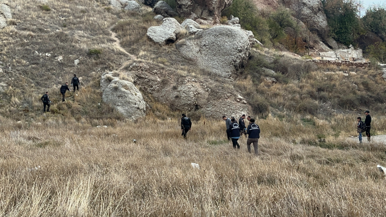 Sivas’ta Mezarlıkta Parçalanmış Bebek Cesedi Bulundu