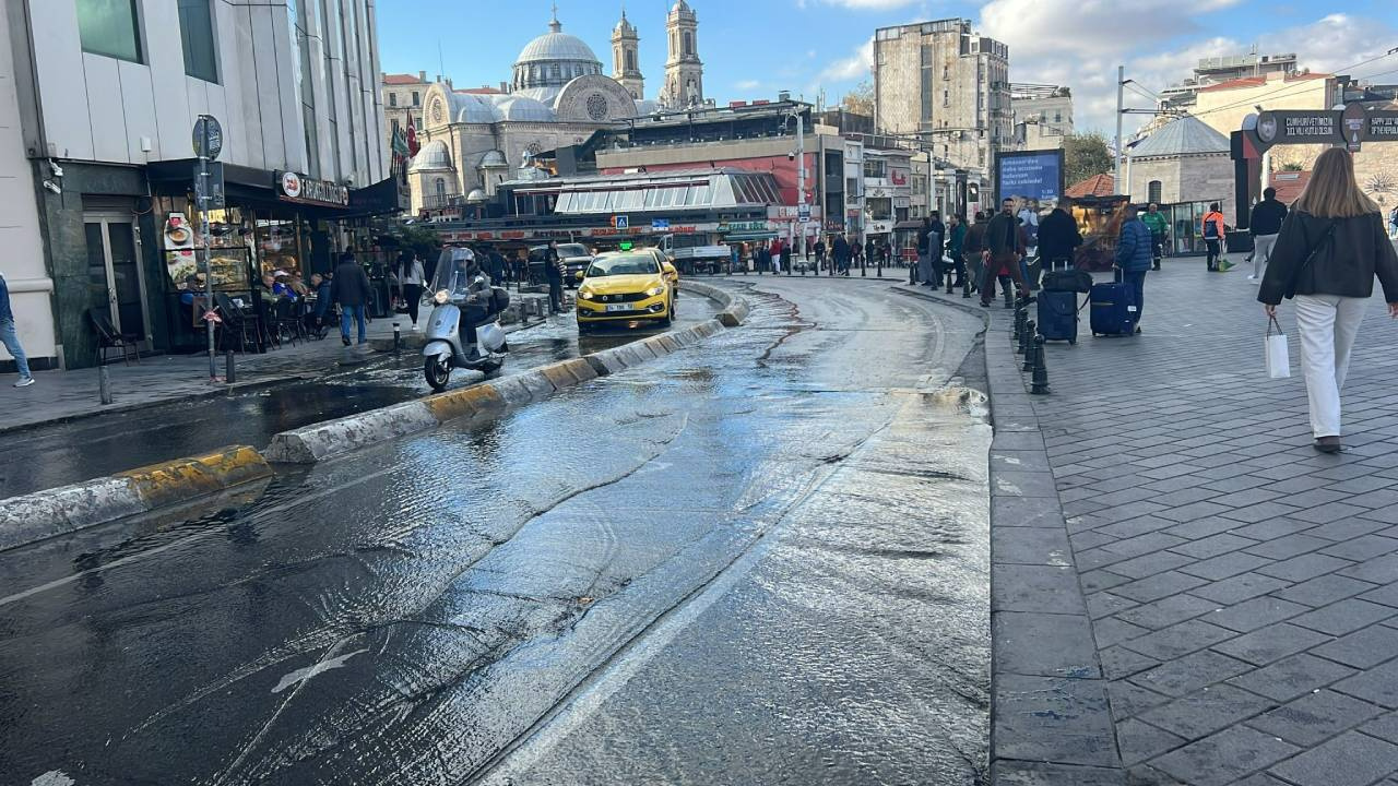 Taksim’de Su Borusu Patladı