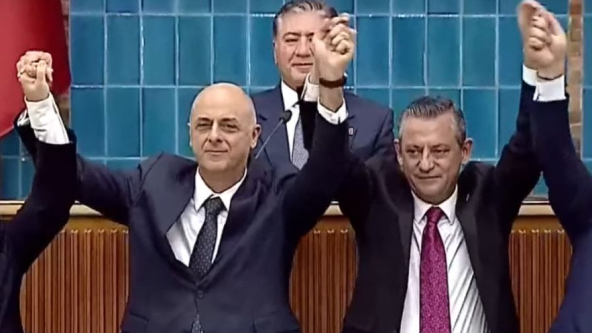 İYİ Parti’den istifa eden Ümit Özlale CHP’ye katıldı