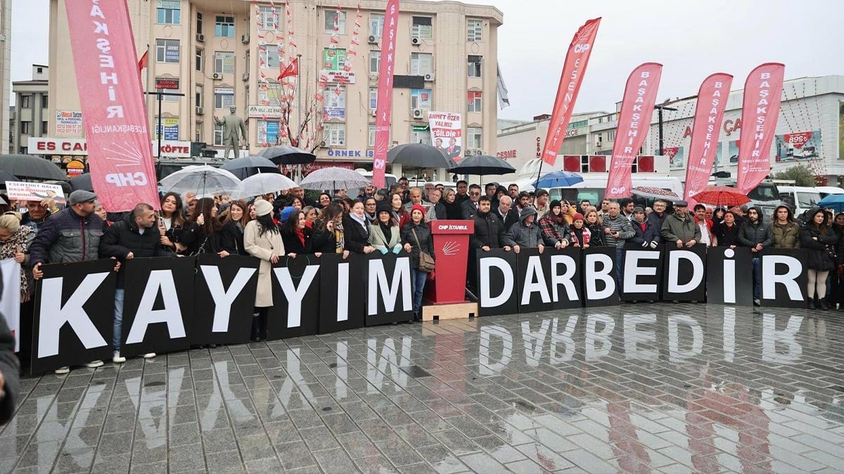 Esenyurt Demokrasi Nöbeti sürüyor… Gökan Zeybek: Milletin vermediği yetkiyi hiç kimse kullanamaz