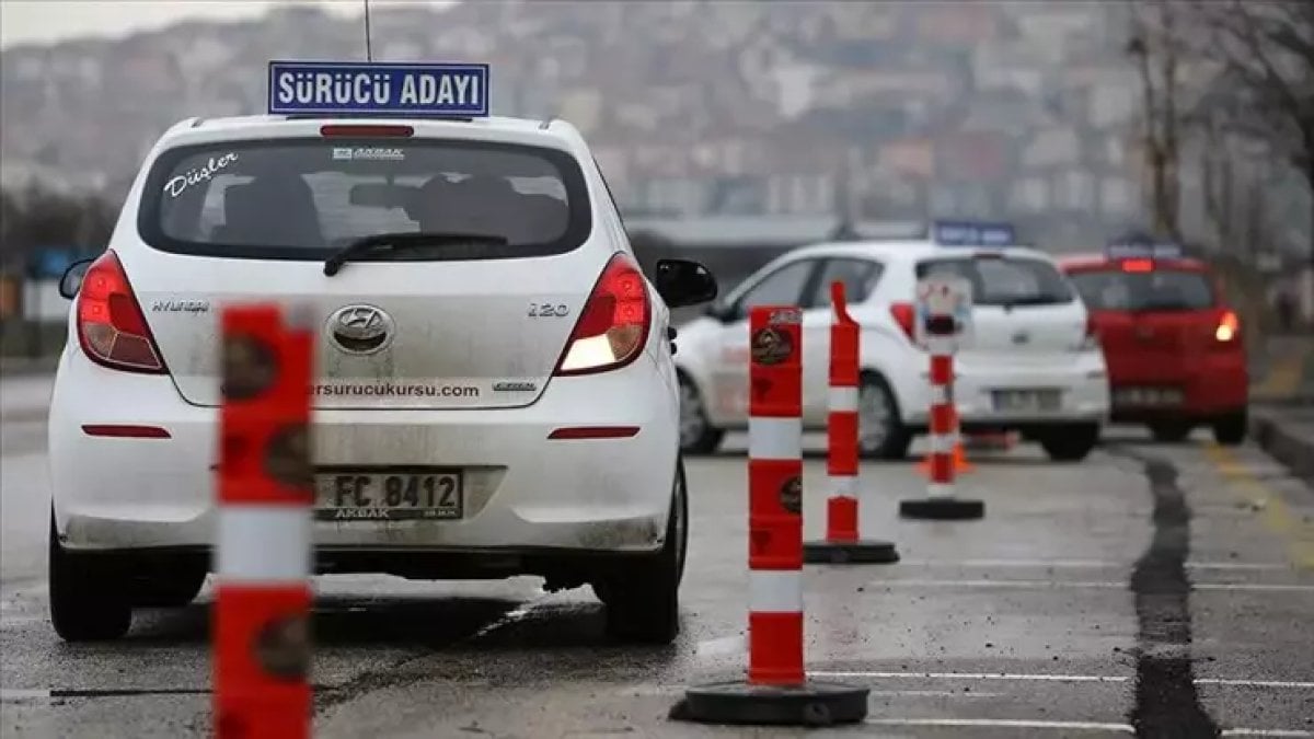 Sürücü kurslarında fırsatçılık! “Zamlardan etkilenmeyin” diyorlar, fiyat oyunu yapıyorlar