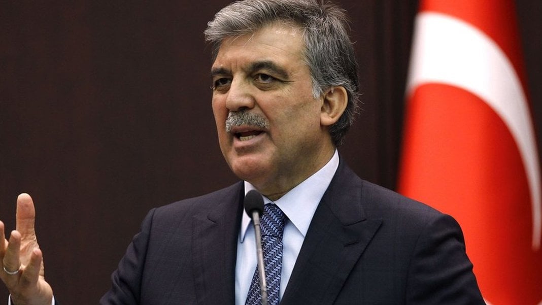 Abdullah Gül: Suriye halkı için yeni dönem barış ve huzur getirsin