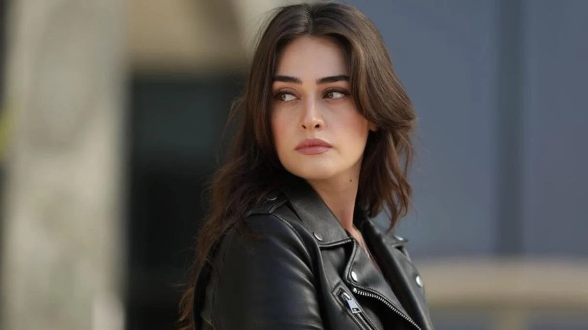 Esra Bilgiç’ten çifte sürpriz birden! Hem şarkı söyleyecek hem çekimlere başlayacak