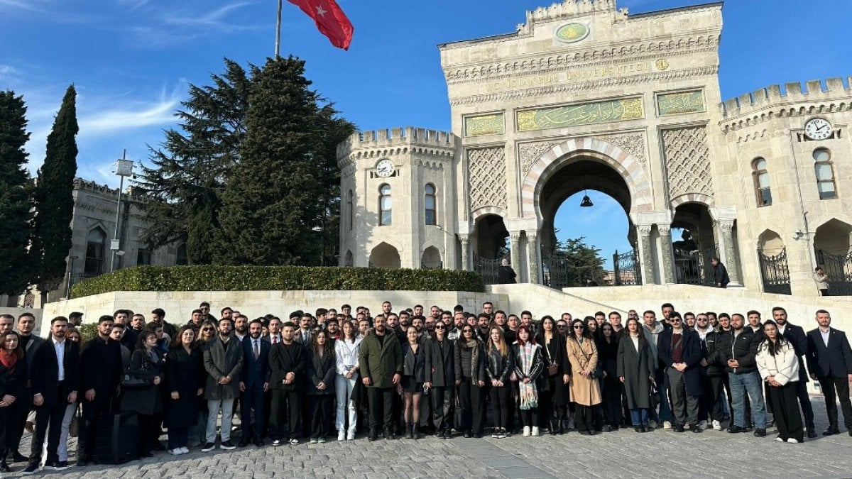 CHP’li gençlerden, Beyazıt’ta 2025 bütçesine tepki: Yoksulluk ve işsizlik artarken, gençlere yatırım yok