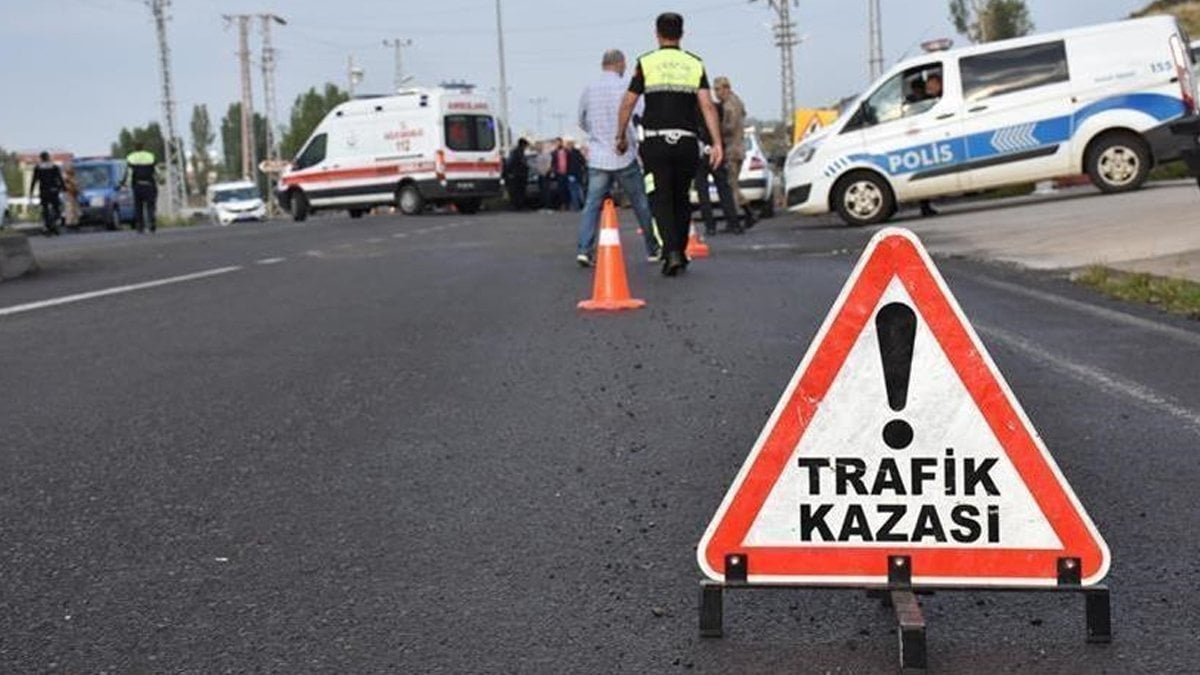 Gaziantep’te 1 tır ile 2 otomobil çarpıştı: 19 yaşındaki genç hayatını kaybetti