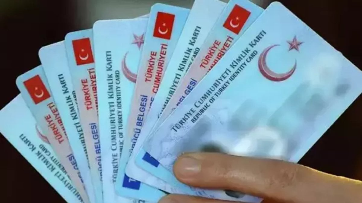 Eski tip kimlik kartı olanlar dikkat: Artık işlem yapılamayacak