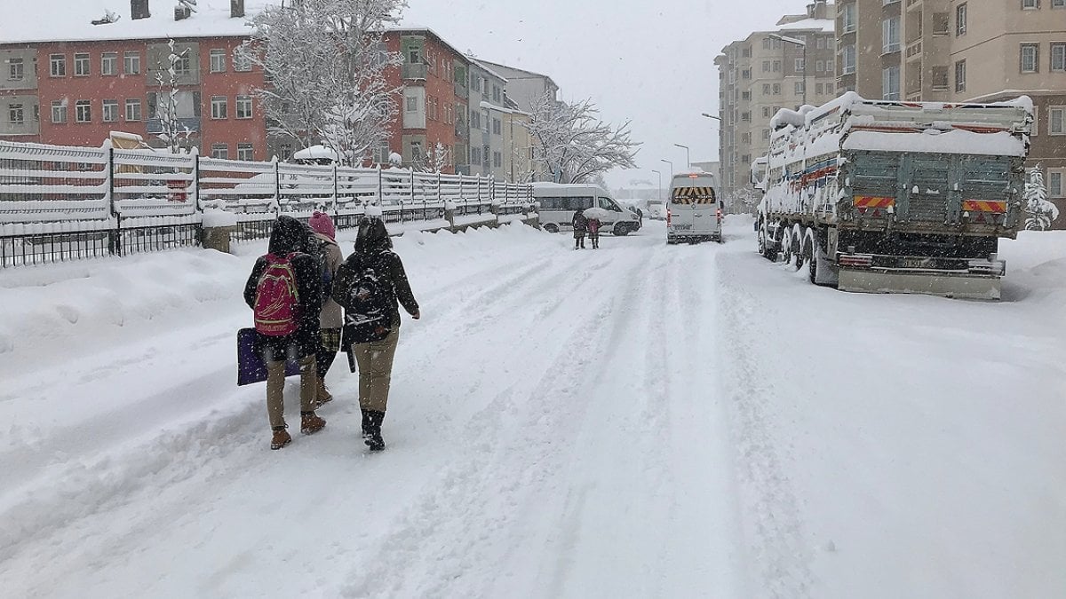 O ilçelerde eğitime ara verildi! 24 Aralık hangi illerde okullar tatil? Valilik duyurdu