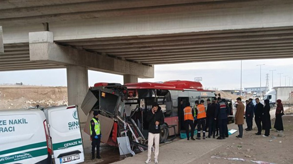 Ankara’da belediye otobüsü tırla çarpıştı: 1 ölü, 1 yaralı