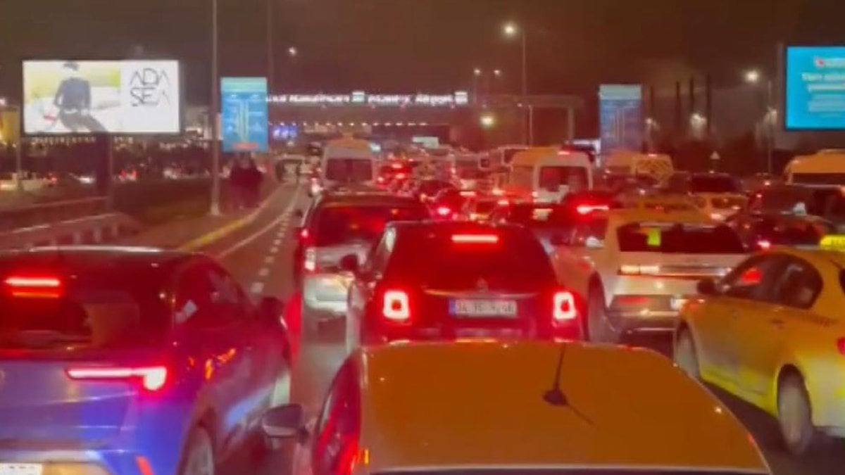 İstanbul Havalimanı’nda şüpheli valiz alarmı: Girişler durduruldu