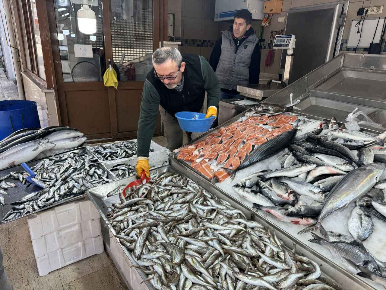 Tezgahlarda balık bolluğu var ama ilgi gösterilmiyor - Giresun Öncü Gazetesi