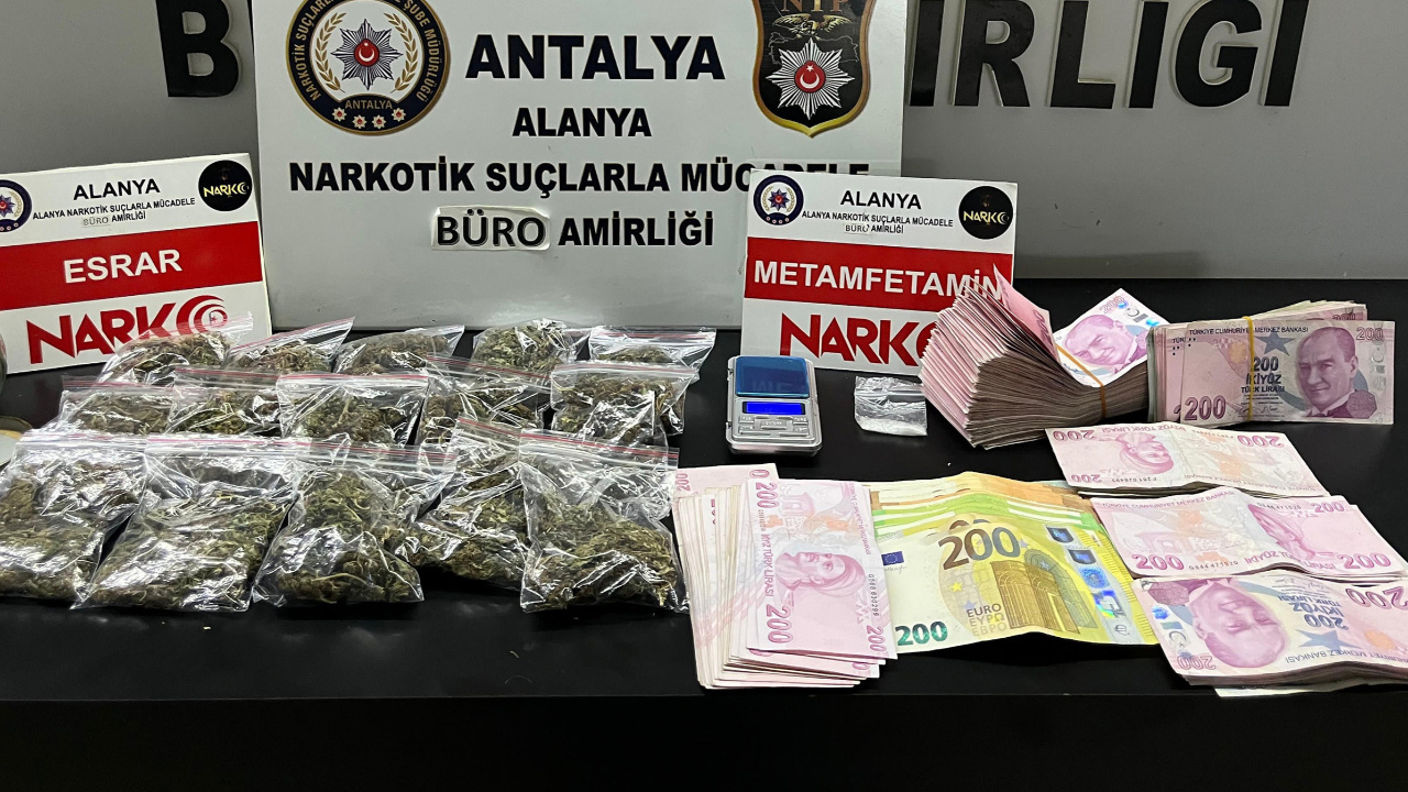 Antalya’da Bir Eve Baskın: Uyuşturucu Madde Yakalandı, 2 Gözaltı