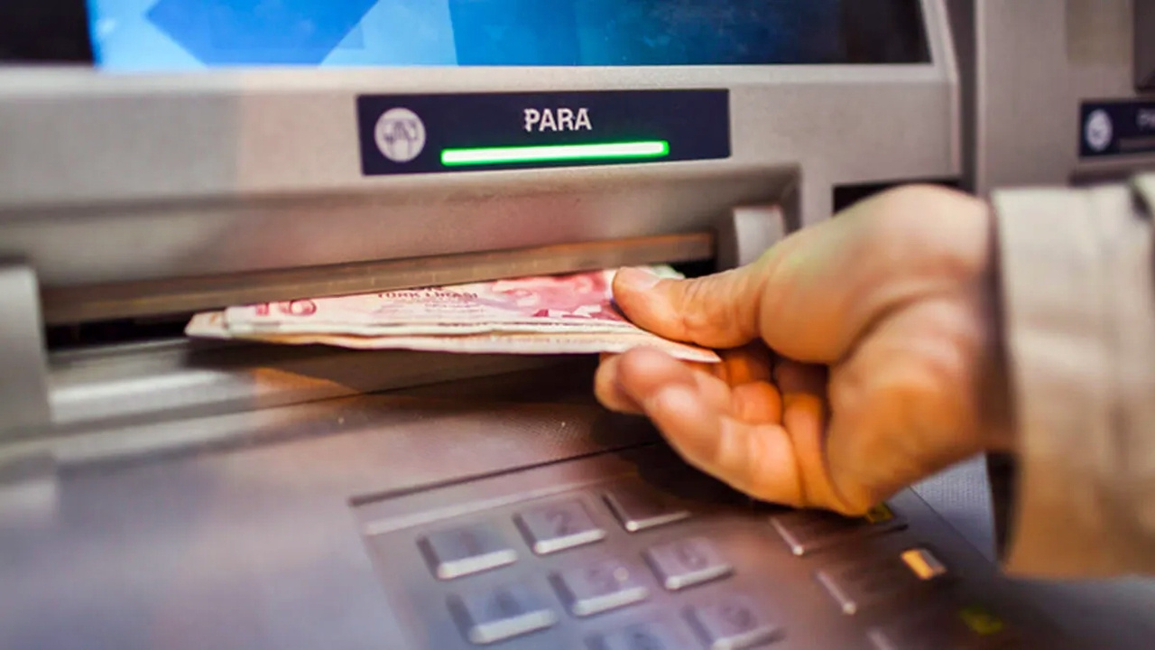 ATM’den Para Çekecekler İçin Yarından İtibaren Değişiyor! 10-15 Bin Liraydı, Limitler Artıyor