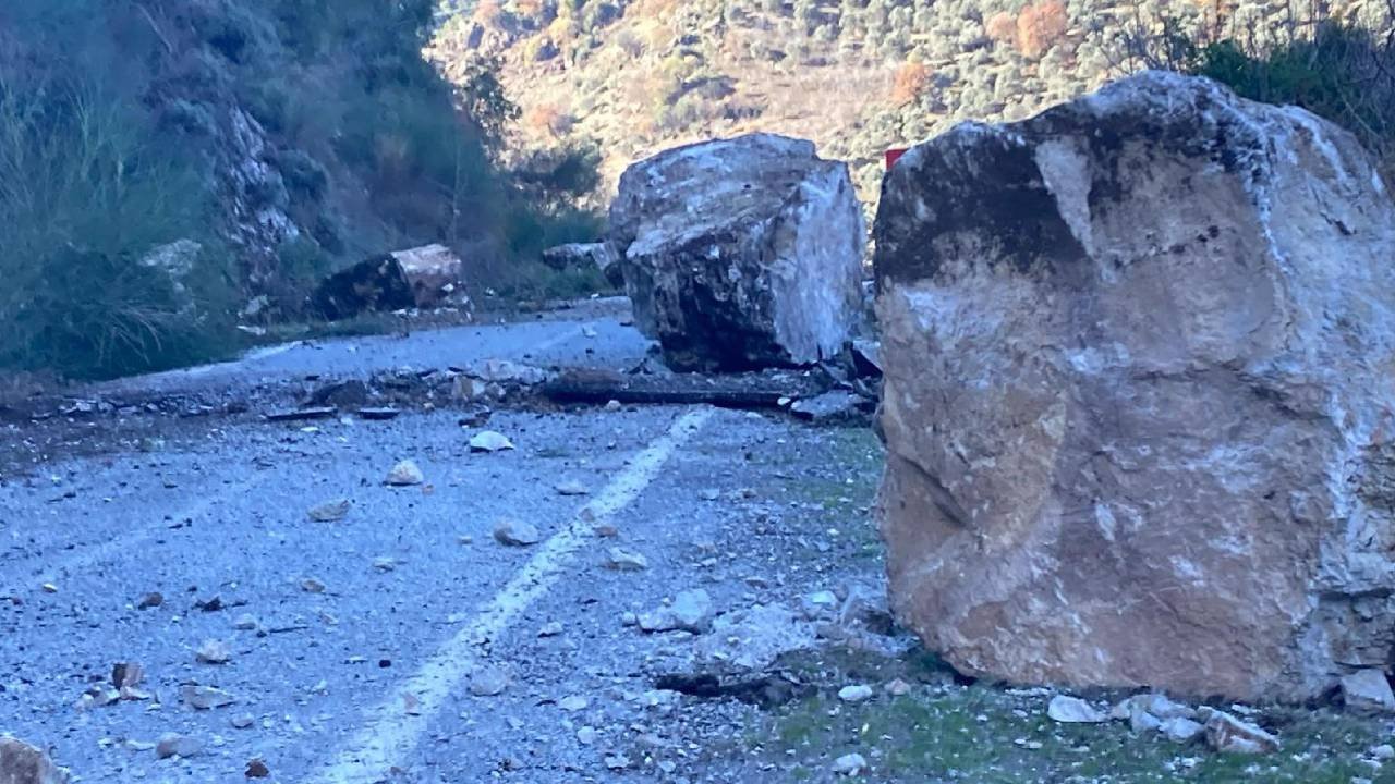 Aydın’da Heyelan Felaketi! İki İlçeyi Birbirine Bağlayan Yol Kapatıldı