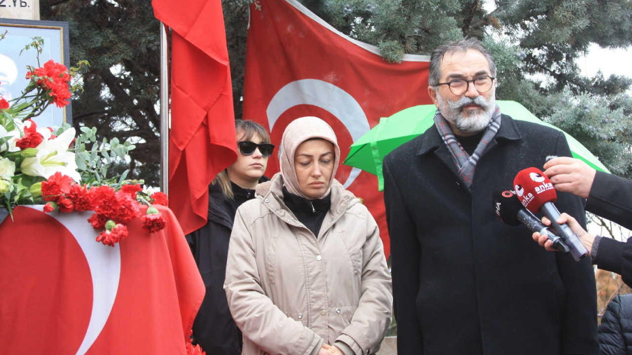 Ayşe Ateş, Ali Tatar’ın Mezarı Başında: ‘Aynı Yerden Yandık, Düşmanımız Aynı’