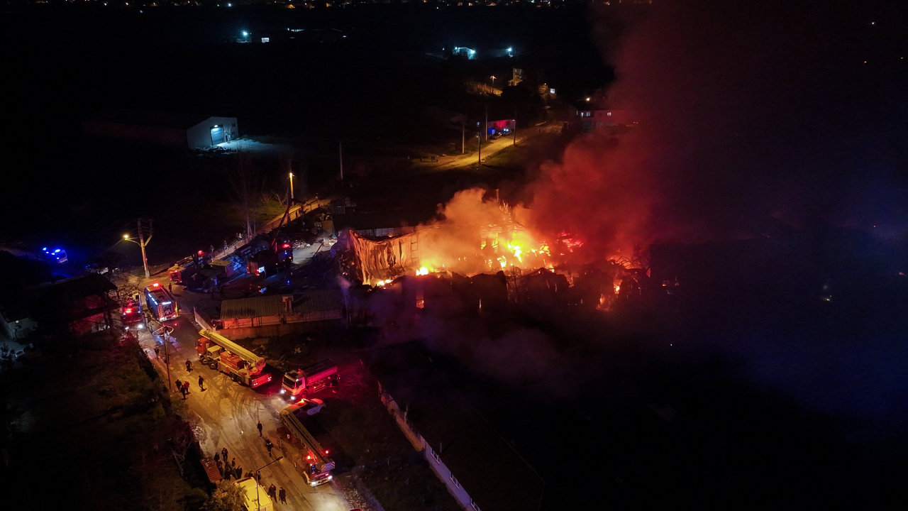 Bursa’da Gıda Deposunda Korkutan Yangın