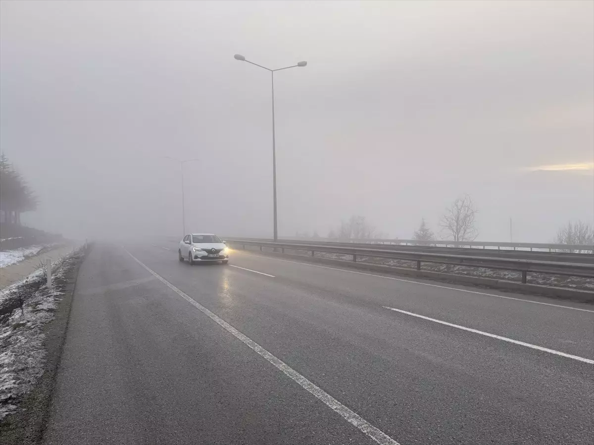 Çorum’da Sis Nedeniyle Trafik Kontrol Altında