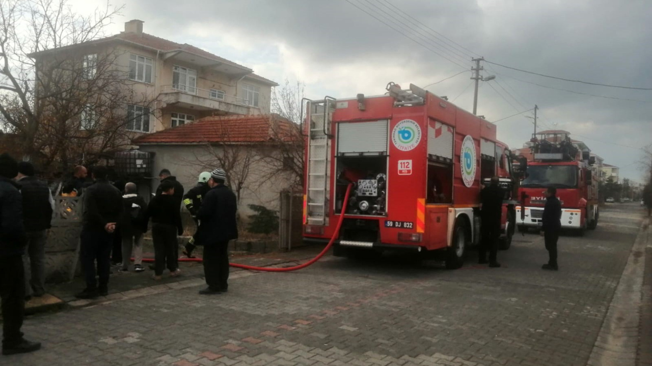 Garajda Çıkan Yangın Eve Sıçradı