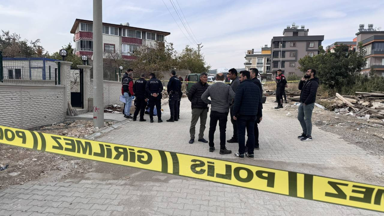 Mersin’de Kan Donduran Olay! Bir Gün Arayla Eşini ve Çocuğunu Öldürdü, İntihar Girişiminde Bulundu