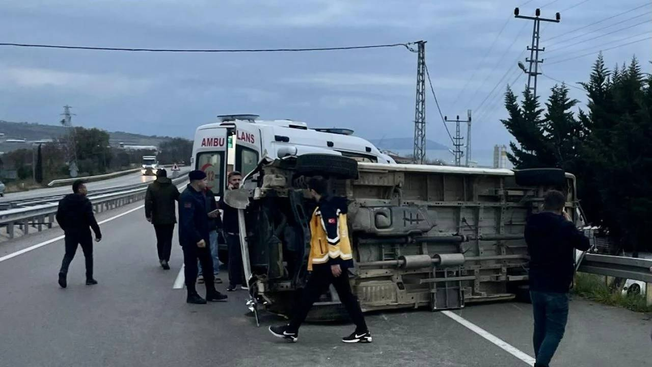 Sinop’ta Minibüs Refüje Çarptı! Çok Sayıda Yaralı Var