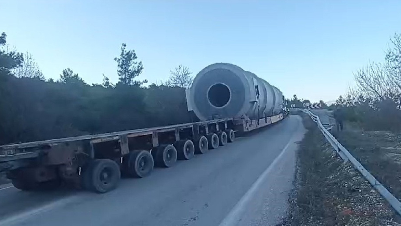 Tır Sıkıştı, Tokat-Niksar Yolu Kapandı