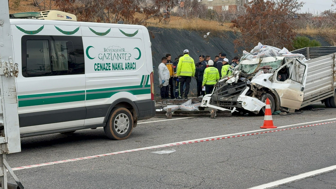 TIR’a Arkadan Çarpan 23 Yaşındaki Sürücü Feci Şekilde Can Verdi