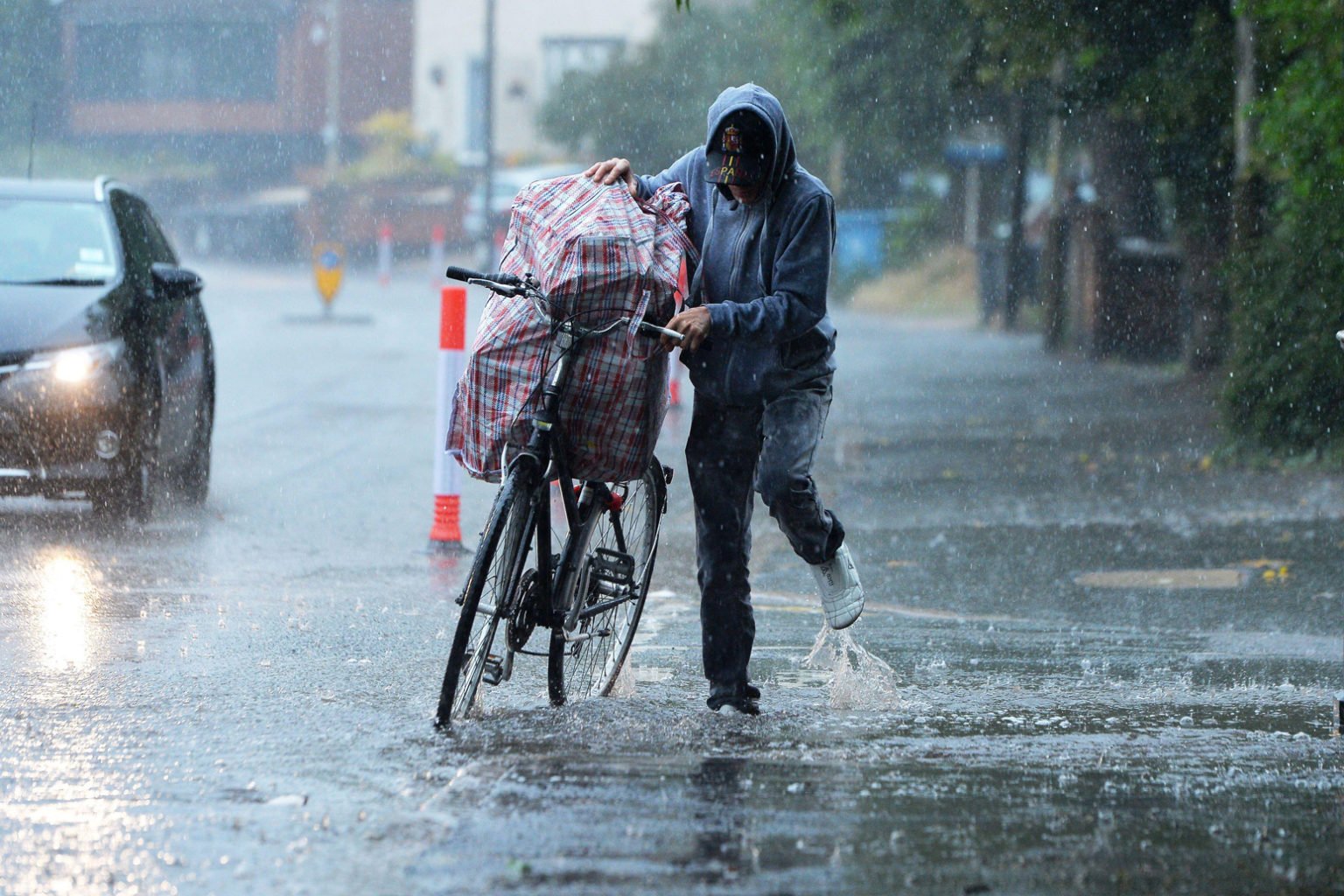 torrential-rain-causes-flash-flooding-in-aylestone-in-leicester-2ewnnct-1536x1024.jpg