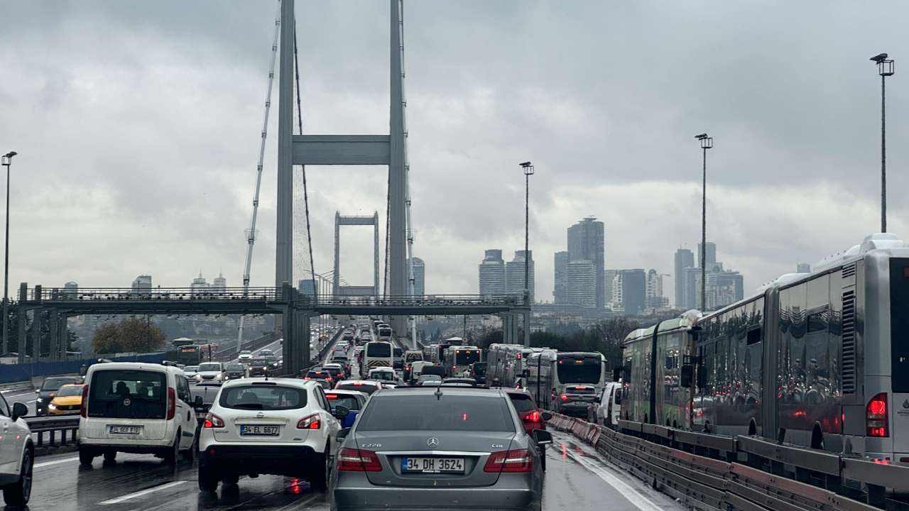 Yola Çıkacaklar Dikkat: İstanbul, Yeni Haftaya Trafikle Başladı