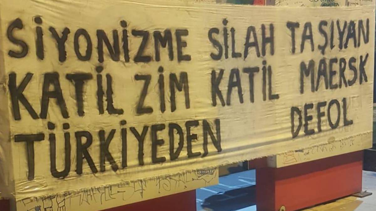 ‘Katil ZIM Türkiye’den defol’ pankartı taşıyanlar gözaltına alındı