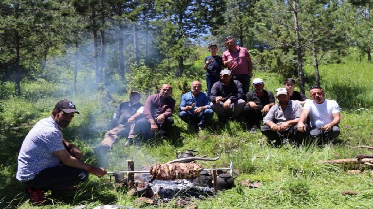 Tadını eşkıyalar biliyor, sabah bile yok satıyor! Odun ateşinde saatlerce pişiyor, Osmanlı’dan günümüze ulaşan lezzet