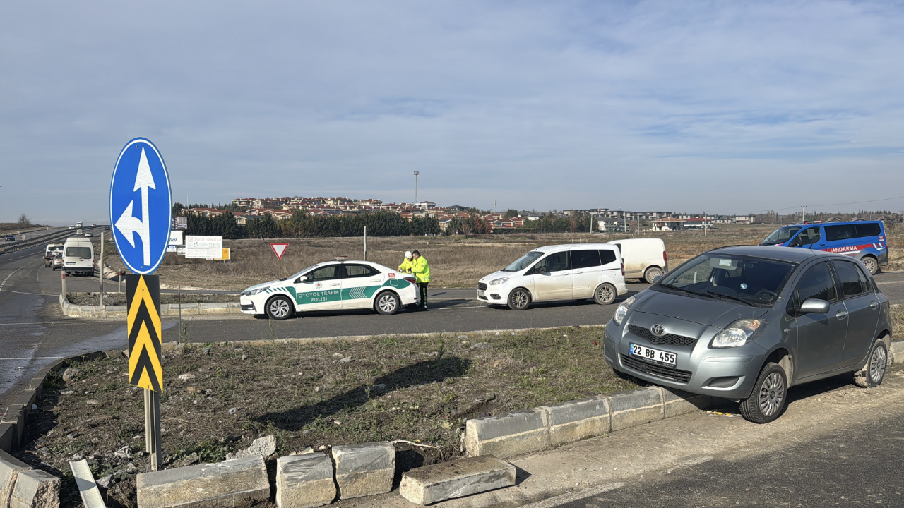 Edirne’de Korkunç Kaza: Yolcu Minibüsüyle Otomobil Çarpıştı