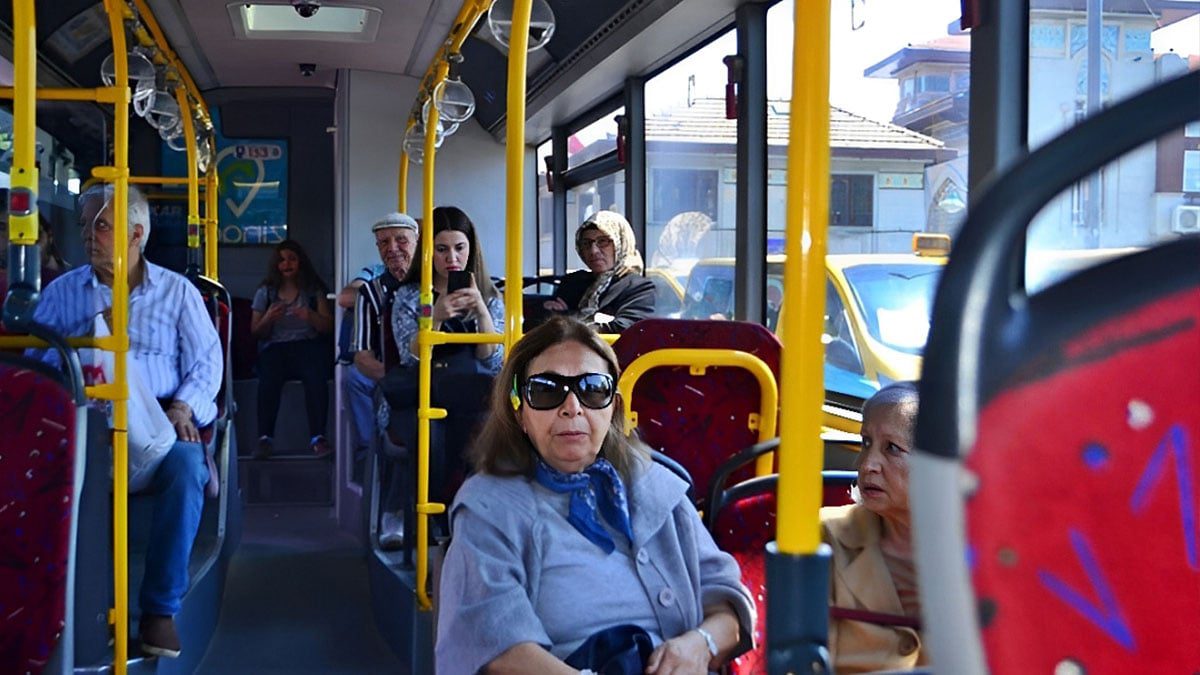 Bir kentte daha emekliye ücretsiz ulaşım kaldırılıyor! Belediye başkanına göre kararı emekliler istedi