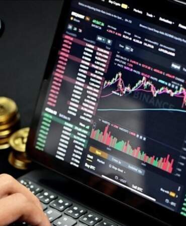 Kripto piyasasında karışık seyir: Bitcoin’de sınırlı düşüş, Solana’da sert kayıp