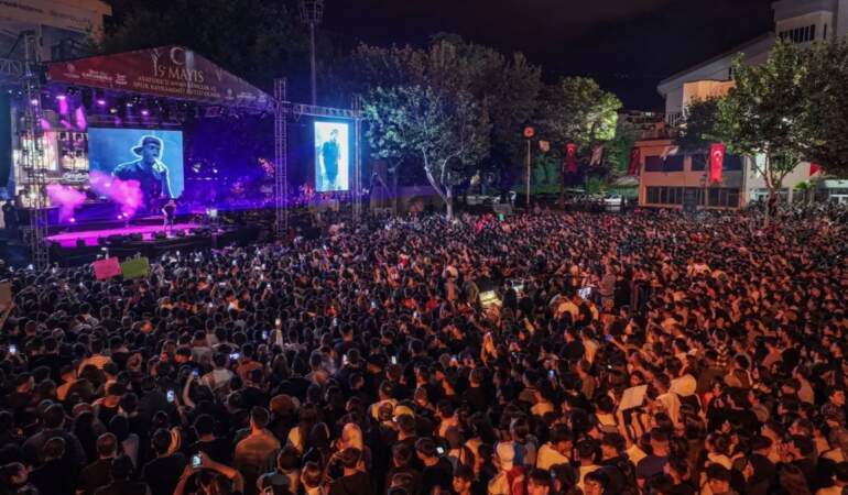 Denizli’de Ceza konserinde bıçaklı kavga