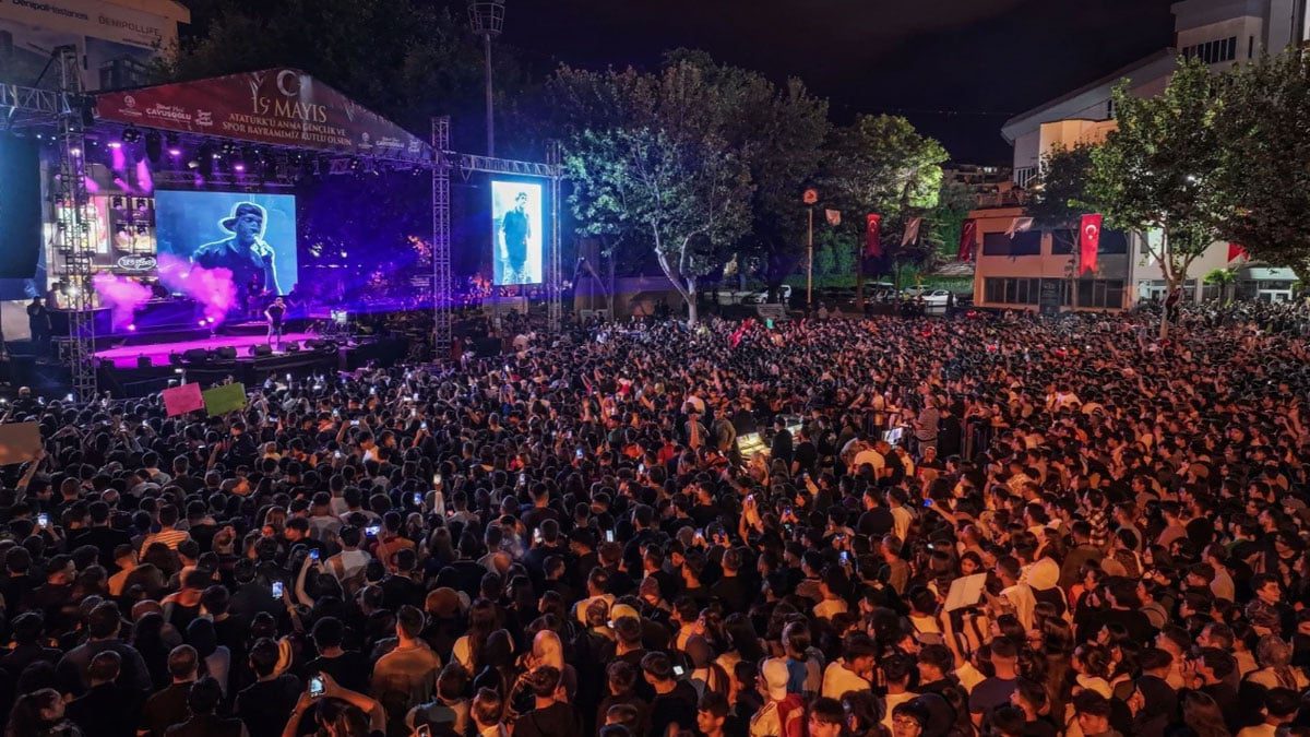 Denizli’de Ceza konserinde bıçaklı kavga