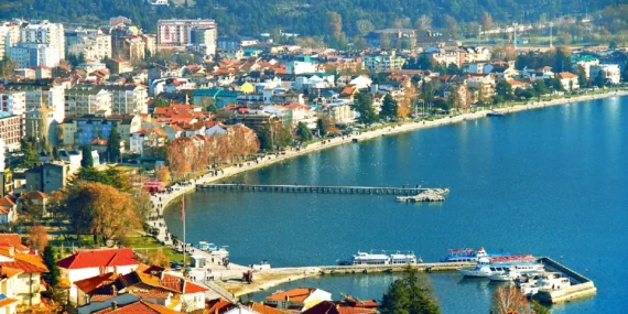 Türkiye’de evi satıyor, orada hem ev hem araba alıyorlar! Türklerin yeni cenneti: Vizesiz akın akın gidiyorlar