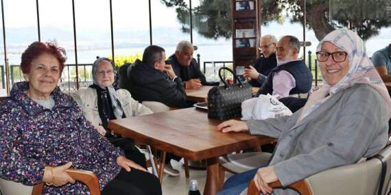 Bu ilçede 60 yaş üzerime çay, kahve, simit ücretsiz oldu! 3 hafta önce açıldı, yoğun ilgi görüyor