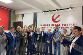 AK Parti’den ayrılan 100 kişi Yeniden Refah Partisi’ne katıldı