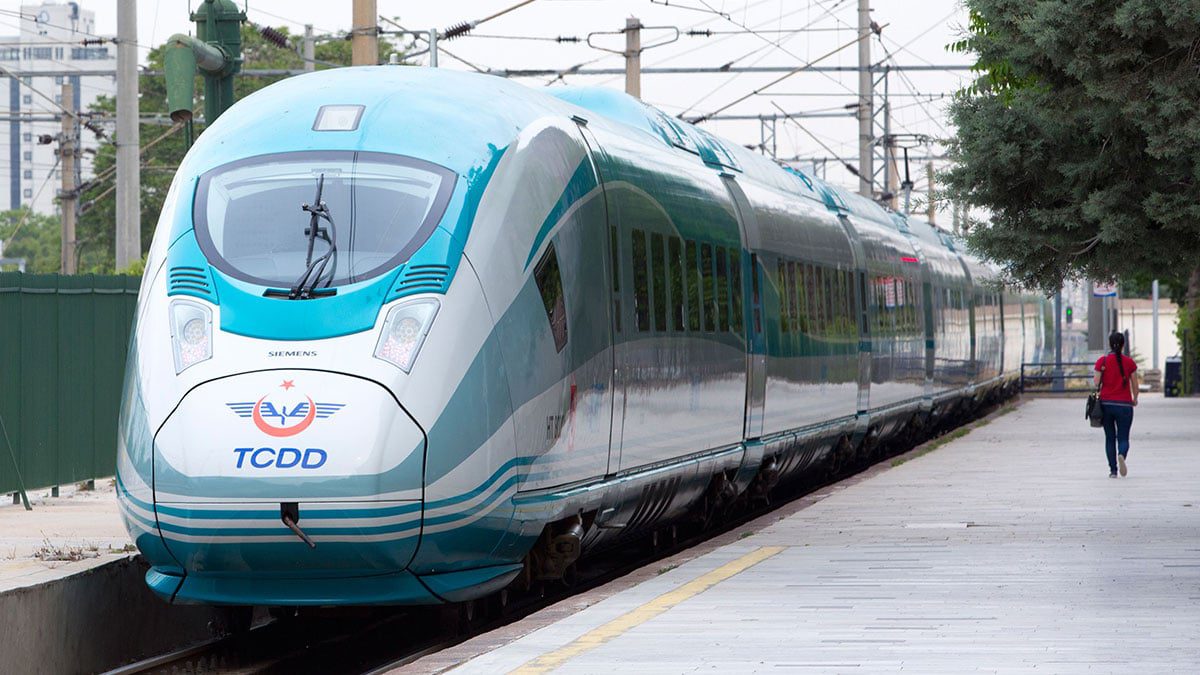 Uraloğlu duyurdu: Kurban Bayramı için trenlerin yolcu kapasitesi artırılacak