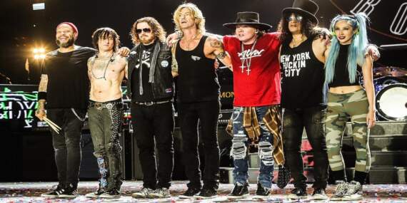 Dünyaca ünlü rock grubu Guns N’ Roses İstanbul’da! Grubun solisti Axl Rose ise hemen Türk yemekleri sipariş etti