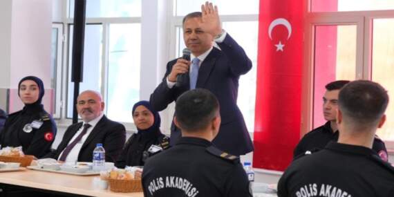 Yerlikaya, Polis Akademisi’nde öğrencilerle buluştu