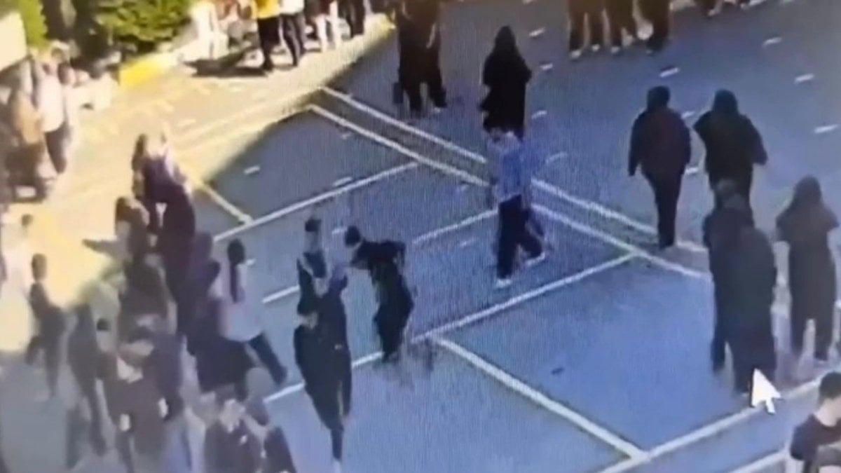 Sultanbeyli’de dehşet anları: Lise öğrencisi okul bahçesinde arkadaşını bıçakladı